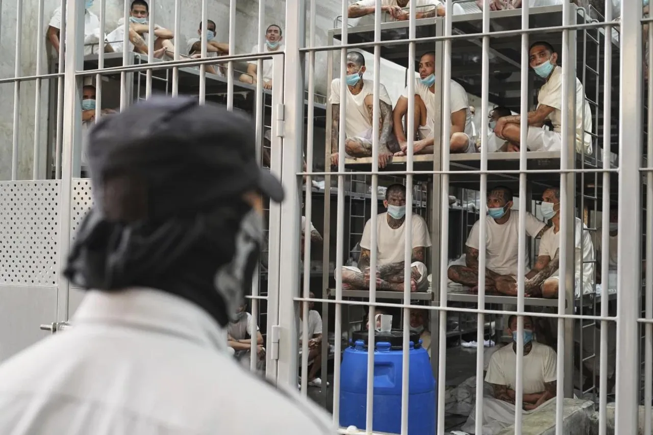 Трамп готов высылать даже граждан США